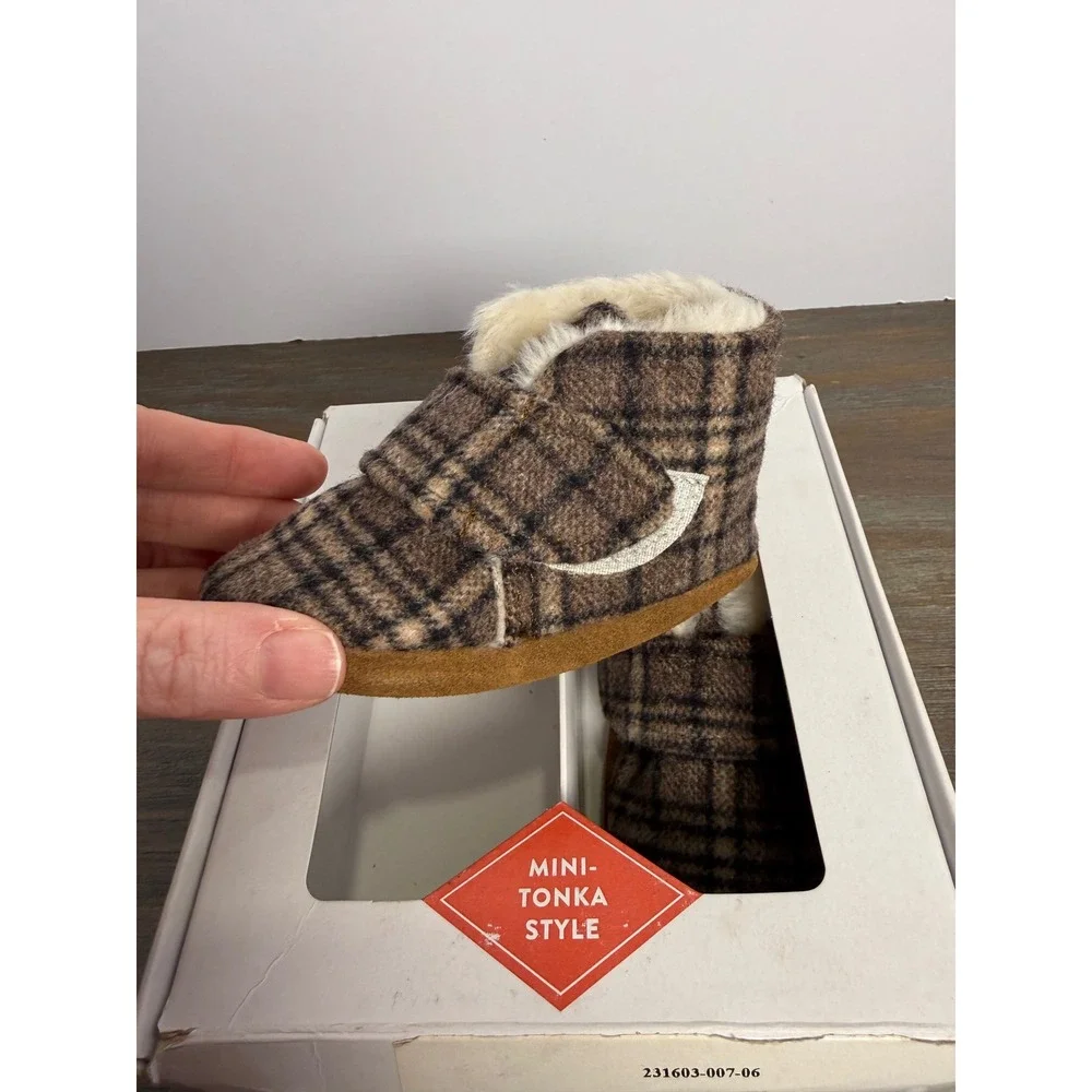 Minnetonka Sawyer Plaid Infant Booties Size 3 Faux Fur‎ Cozy Cabin